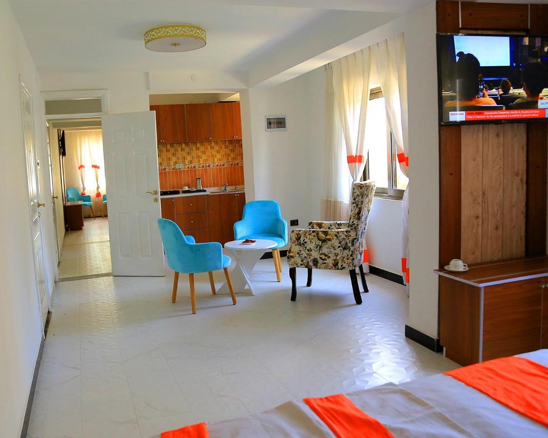 Abat Guest House Addis Abeba Esterno foto